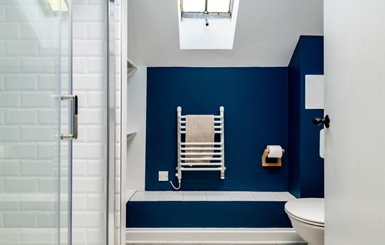 Ensuite bathroom 1 with rain shower