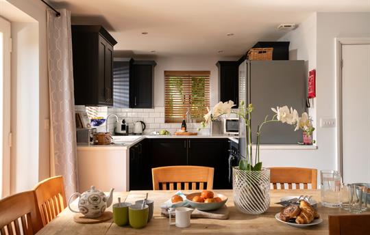 Dining for eight, generously equipped kitchen