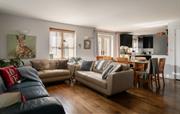 Cosy and open plan living area with sofas for 8
