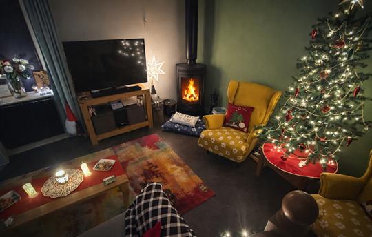 Barn Lounge with Fire - Christmas
