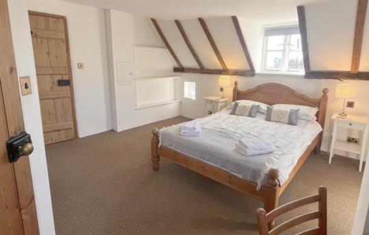 Farmhouse ensuite bedroom kingsize