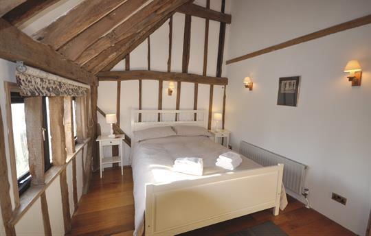 King-size gallery floor overlooking garden