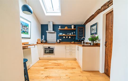 Kitchen area with oven/micro/grill and hob