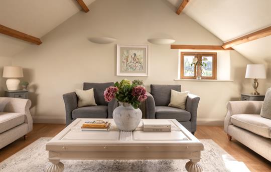 Upper gallery lounge