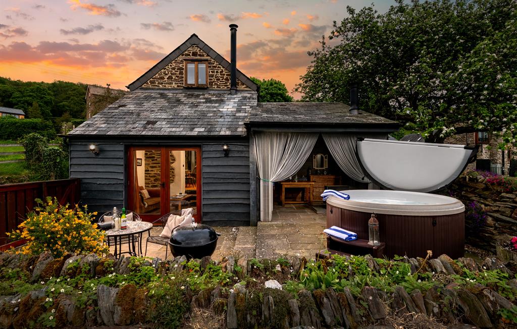 Meadow Barn bij zonsondergang