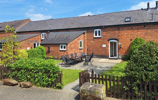 Oliver's Mill enclosed garden & patio