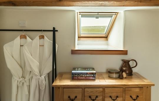 Carthouse bedroom detail robes