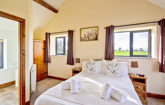 Double Bedroom with en-suite Shower room