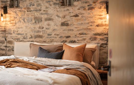 Superking Bedroom with feature stone wall