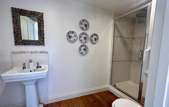 The ensuite shower room to Kelmscott bedroom 