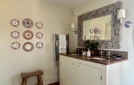 The lovely ensuite bathroom to Panpantum bedroom