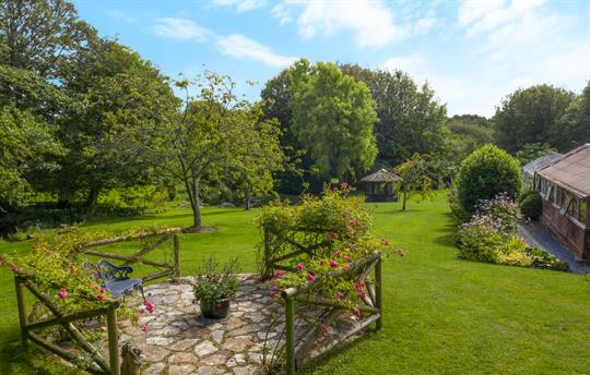 Broomhill Manor garden