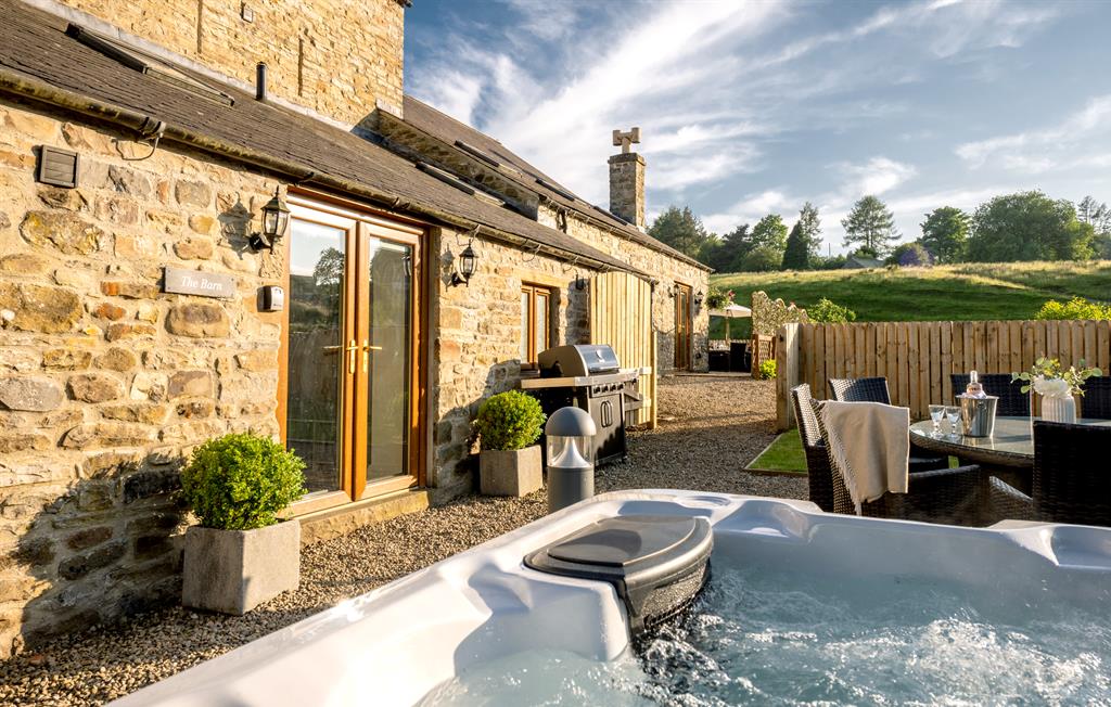 Broadmea Barn & Stable enclosed outdoor areas