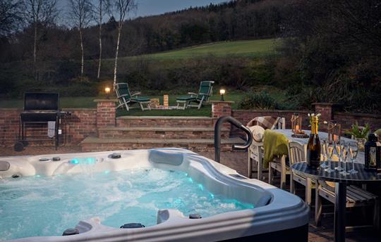 Toad Hall with private hot tub