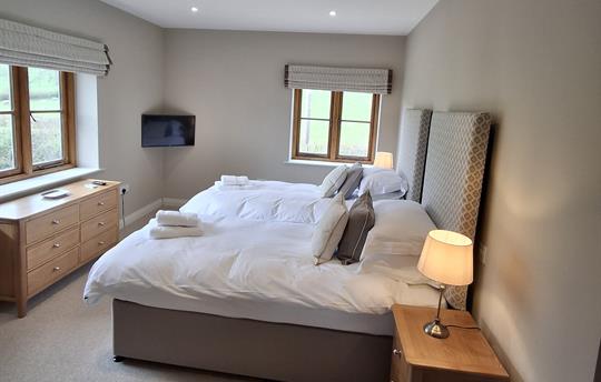 Bedroom - twin or super king-size