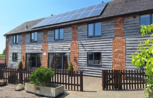 Buttercups - Sleeps 10 & Dines 16