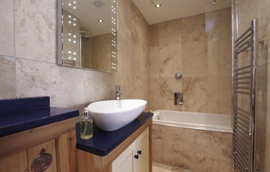 The Roost, Heritage Escapes, bathroom