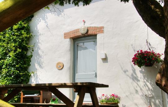 Seagull Cottage - BBQ dining