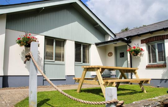 Kittiwake Cottage - outside dining
