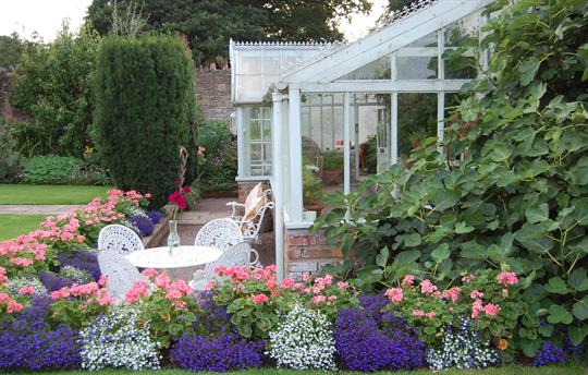 Read, relax in furnished glasshouse