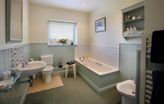 One of two bathrooms in Larch