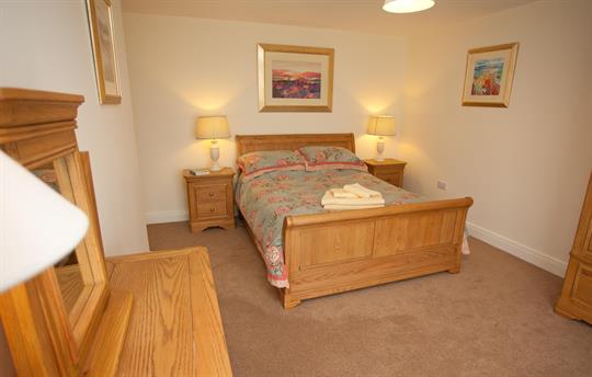 Comby Hills Main Bedroom