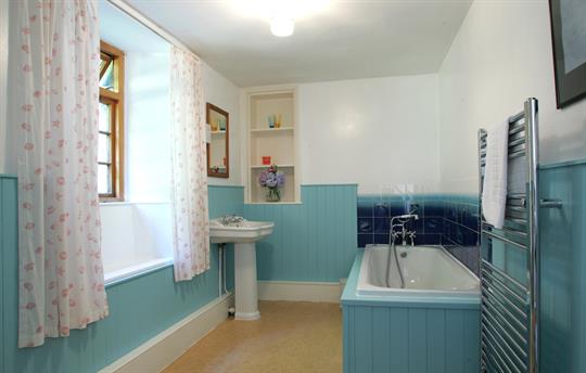Halliggye bathroom