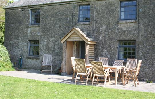 Halliggye outside dining