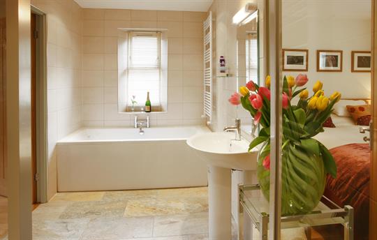 Bath/wet room Gate Lodge