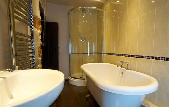 Farmhouse family bathroom