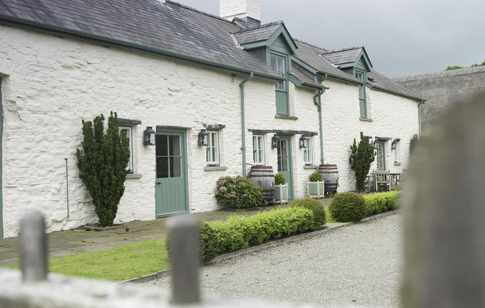 Luxury Holiday Cottages in Wales, Llwynywermod Estate