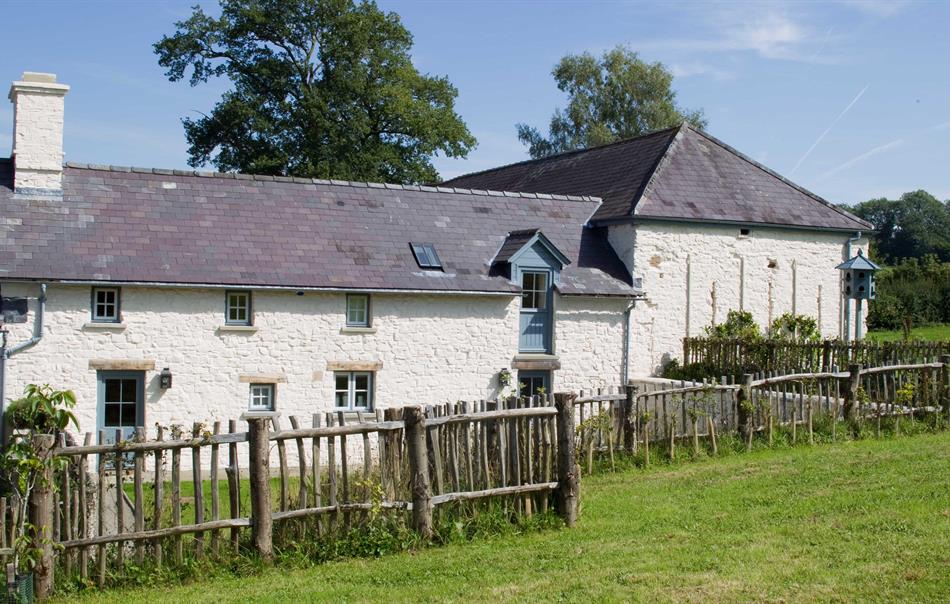 Luxury Holiday Cottages in Wales, Llwynywermod Estate