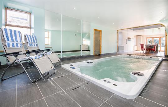 Retreat swimspa pool room