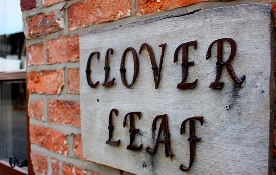 Clover Leaf sign