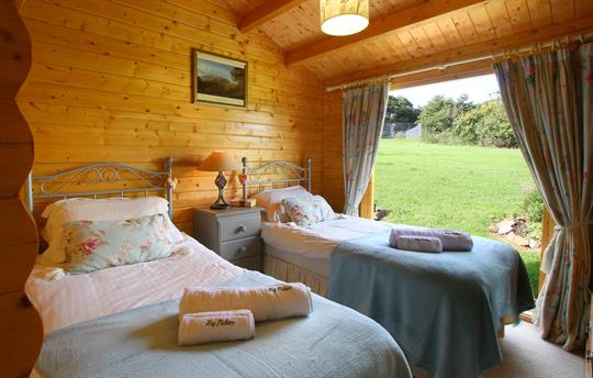 Twin room with zip n link beds  