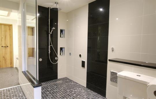 Wet room no accessibility needed