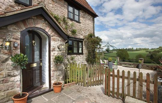 Step Into The Manor – Pure Luxury Awaits