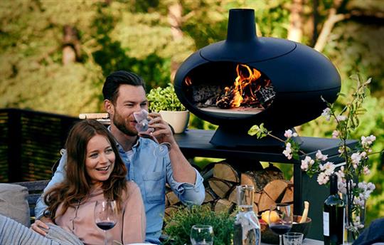 Wood-Fired Delights – Pizza Under the Stars!