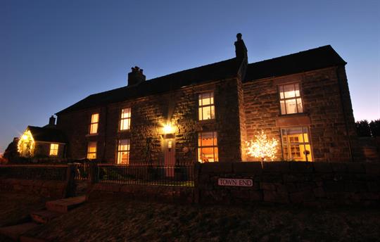Dannah Cottages by night