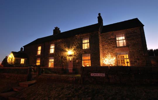 Dannah Cottages by night