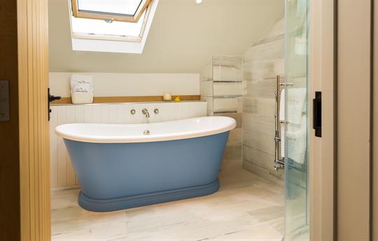 The main bedroom bath ensuite