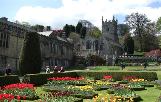 Lanhydrock House, gardens & cycle hub - 10 minutes