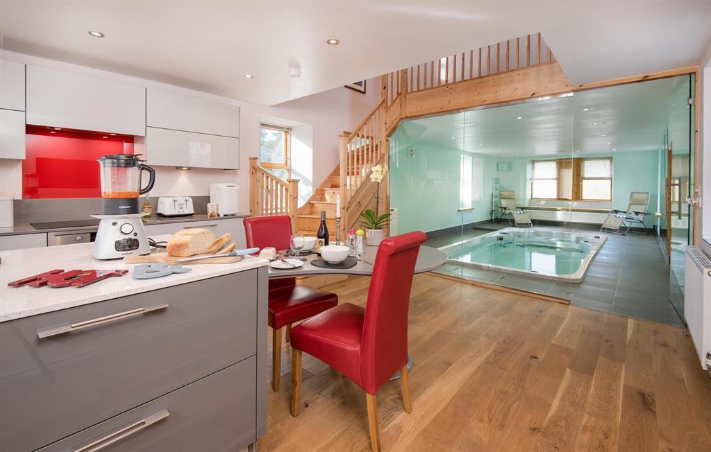 Retreat kitchen and private pool