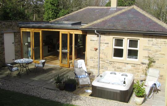 Gate Lodge and private hot tub
