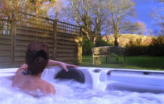 Private quality hot tub Gate Lodge