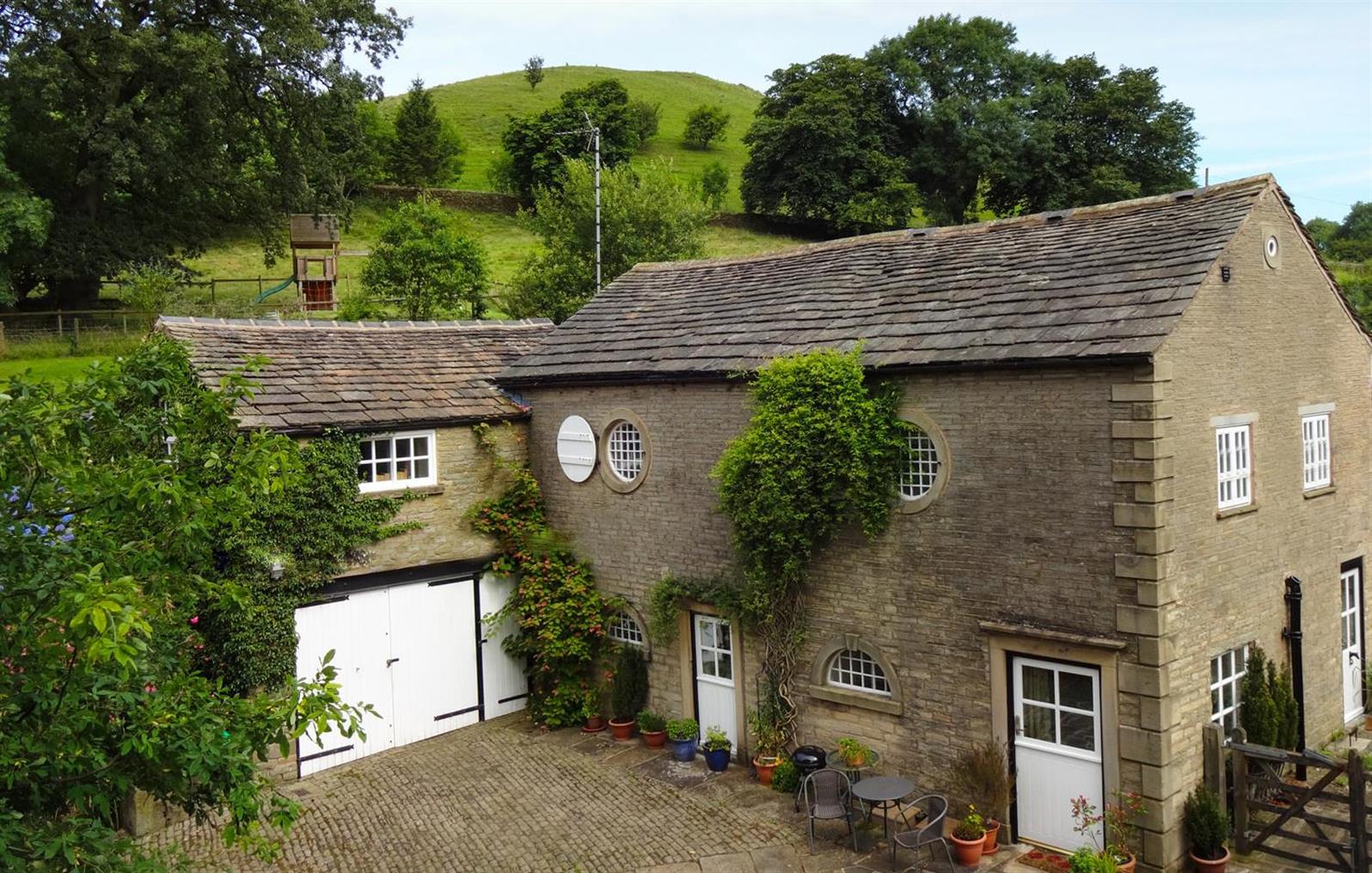 Luxury Holiday Cottages in Peak District, Derbyshire, Cheshire & Staffs