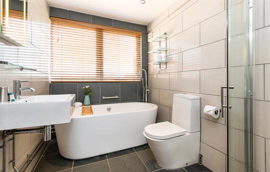 Garden House bathroom