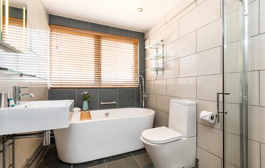 The Eco Barn family bathroom