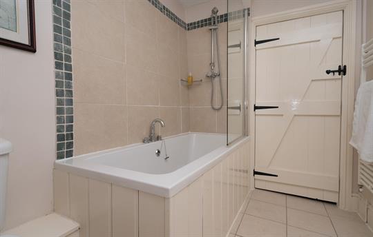 Garth Iwrch Bathroom