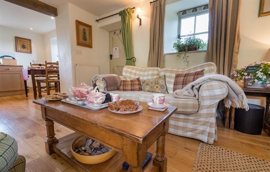 Ty Ucha'r Ffordd Living Room